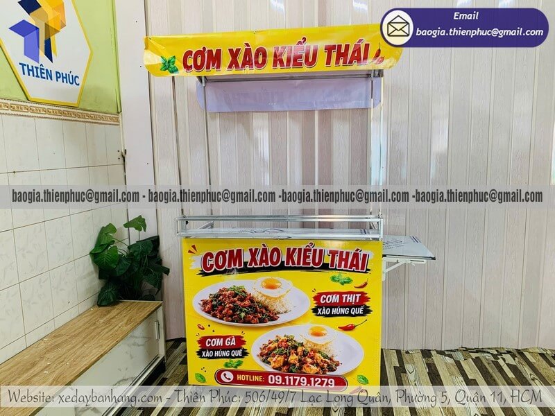 xe bán cơm chiên vỉa hè